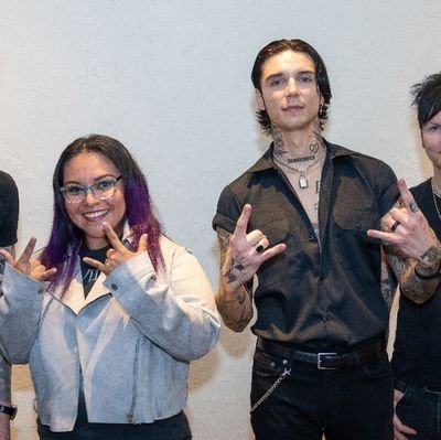 Like Frankie said: I DID IT MY WAY!
Mamá-bióloga.  Andy Biersack's Fan. BVB's Fan.
The greatest thing you'll ever learn is just to love and be loved in return