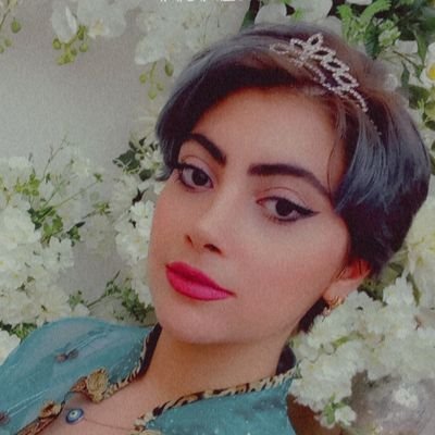 قلبمو دادم بری ، یه آینه بهت دادم تا بفهمی چقدر خوشگلی✨️
شکوندی هم آینه رو هم قلبمو تا فهمیدی چقدر شبیه منی🌚
Music🎧
book📚
dentist🦷