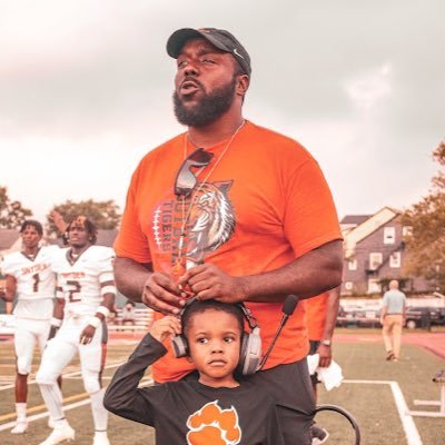 Physical Education Teacher @ UACHS . Head Football Coach @SnyderTigersFB Product of the process!