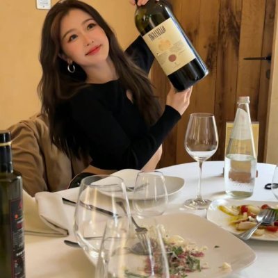 📍Living in the United States 🇺🇸
⭐Love to taste various wines 🍷
⭐Looking forward to meeting more friends who love wine 😊
⭕️Share and learn wine knowledge