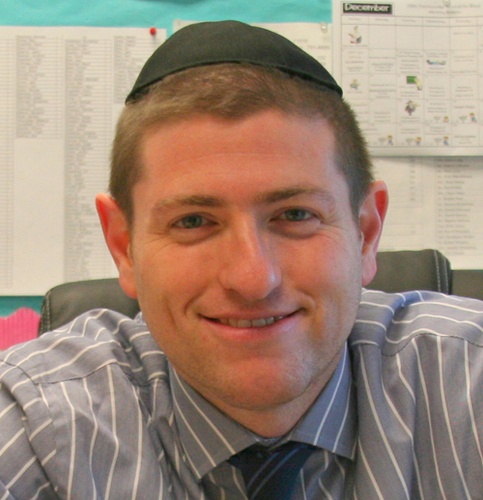 Jewish educator. Honored to serve as a Principal at @YUHSB , into Family, Education, Torah, Judaism, Technology, Politics, & History. I love all Jews.