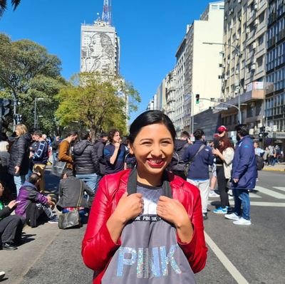 Esther Mamani es periodista que es feliz en las calles. Mamá de Amelia. Cumbia nena. Tuits y RT personales. #RedLATAM5G