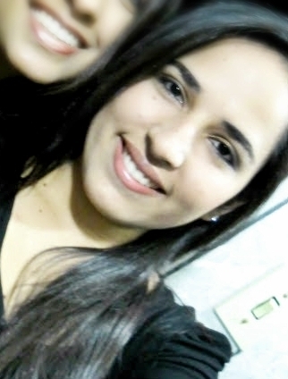 Cristã
Farma
Cantora de banheiro