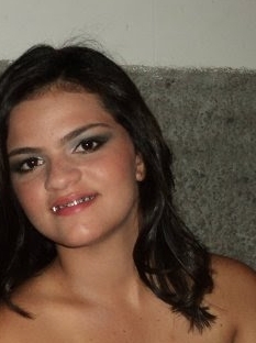 Renda-se, como eu me rendi. Mergulhe no que você não conhece como eu mergulhei. Não se preocupe em entender, viver ultrapassa qualquer entendimento.