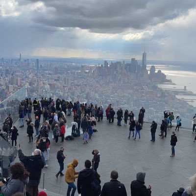 مهتم بالسفر والتعامل في البطاقات الائتمانية ✈️🌍 💳