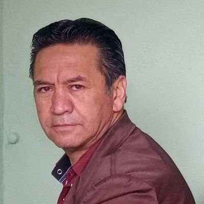 Hijo de líder social asesinado x el M19 y desplazados por estos.
Líder, gestor y trabajador social.
Crítico, defensor pacifico antes  problemática social de🇨🇴