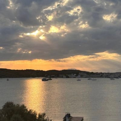 abdille0's profile picture. Him