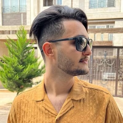 یه جوونی که برای ساختن زندگیش داره تلاش میکنه.❤️
Ayoung man who is trying to build his life.
God is with me❤️
#NFt
#airdrop