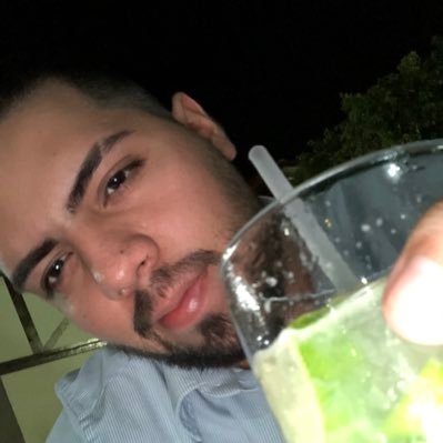 Amante de la música, videojuegos y el cine. Disfruto de los pequeños placeres de la vida como las siestas de 4 hrs. Odio la facu pero ya me recibí.