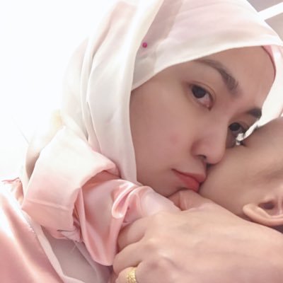 Mommy to Ayra Medina . Aries . 1990 . Kuala Lumpur . Less Drama less problem . Two are better than Three ✌🏻😎