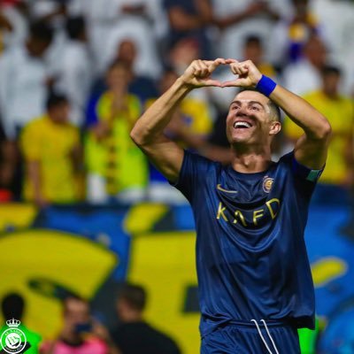 عندما تسألني عن عشقي لاتنتظر ان أبوح لك بما هو جديد كان ومازال وسيستمر النصر 🎼💛