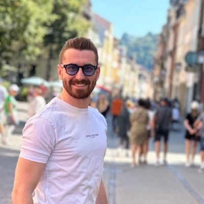 yamanmm's profile picture. يَمانْ ، dentist, syrian ,muslim ♥️