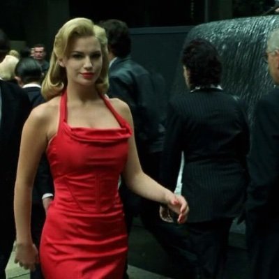 red_dress_lady's profile picture.
