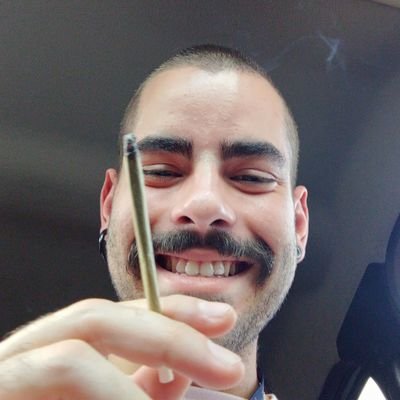 Nas horas vagas, vendo o melhor Kumbayá que você vai fumar