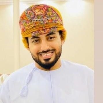 رجلٌ غارقٌ في قبيلته وعروبته، مهندس ميكانيكي، أَنْتَ النَّدَى وَابْنُ النَّدَى وَأَخُو النَّدَى...حَلِيْفُ النَّدَى مَا لِلنَّدَى عَنْكَ مَذْهَبُ