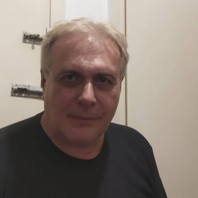 ελληνας που εζησα χρονια στα ξενα -ακοματιστος , αθρησκος με χιουμορ, σεφ μαγειρας κ ηθοποιος