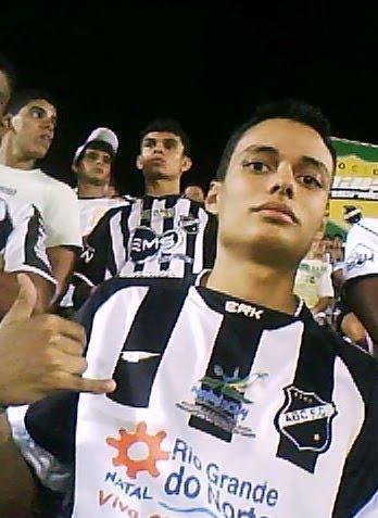 Corra atrás de quem te faz bem, e o resto que se foda.