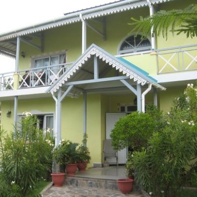 «Kafé Marron» est une maison d'hôtes située à Pointe Coton, à quelques encablures des plus belles plages de l'île Rodrigues.