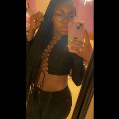 Pretty with a silly personality 🤪IG:@___kaylinn Snapchat: future_wifey