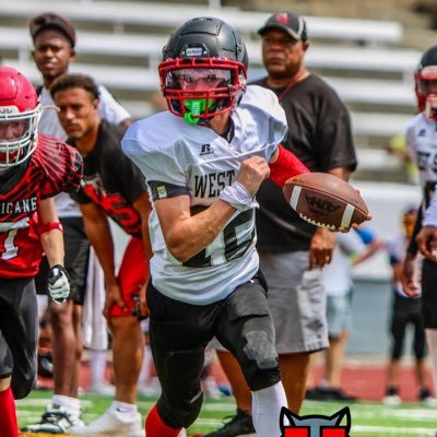 c/o 2028 | west side middle football | #12 | 5’11 | Gpa 4.0 | Qb@west side middle | West Virginia |