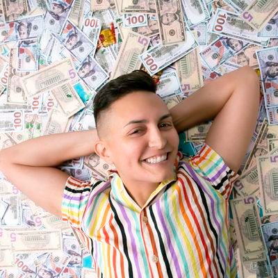 travelercharly's profile picture. Nonbinary Latinx Money Coach teaching 1st gens to invest like millionaires. Formerly undocumented.🏳️‍🌈🇲🇽Host of the @unicornmillpod podcast and blog.