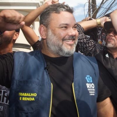 Secretário de Trabalho e Renda do Rio, Mestre em ciência política, engajado por justiça climática e carioca da Ilha do Governador