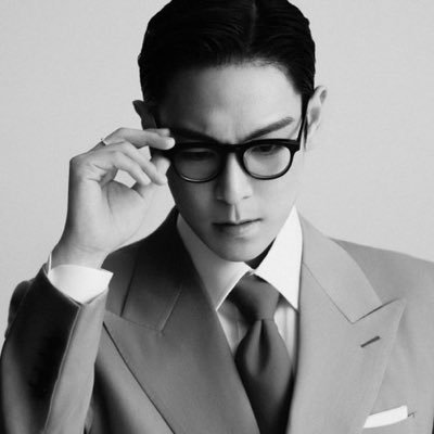 (권지용 최승현 동영배 강대성 VIP)30만4뱅지지/ 모델 김우빈 이수혁 박지운 김영광 김원중 홍종현 방성준 유민규 강철웅 안재현/나를 왜 팔로하는지 모르겠다만 팔로해주셔서 감사함다..