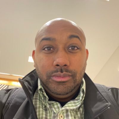 40 years old, Happily Married, Father of 2 beautiful kids, UW-Milwaukee Graduate, IT Guru. Just trying to fulfill HIS will. #TeamJesus 2 Corinthians 5:7