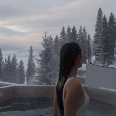 ll6ii_a's profile picture. اِمرأة بِقوام قصيدة