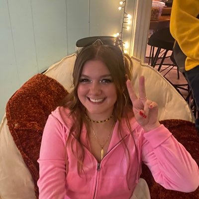 meghanxleah's profile picture. lighten up baby 🌞