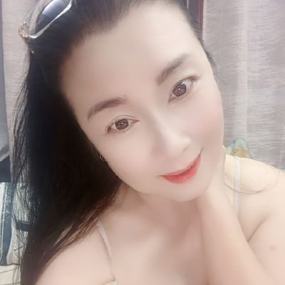 lynnreka37's profile picture. 