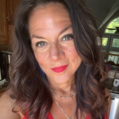 Fan girl of Jayhawks, Chiefs, Sports, movies & music Content marketer, writer https://t.co/SUZz1LRTcO