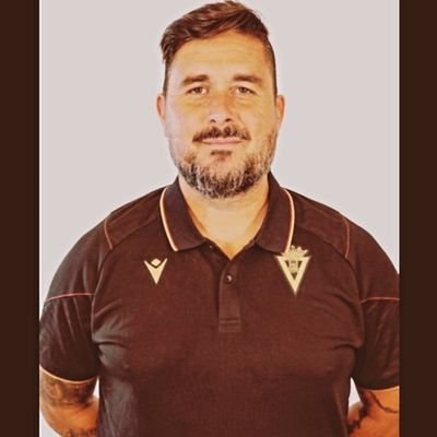 Entrenador Cantera Cadiz CF💛💙
 Academia Futbol S.Iglesias.
Entrenador, Formador.📒
Ex Futbolista Profesional.⚽
Monitor Deportivo Clinica Sinapsis.