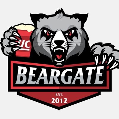 Arvie UC tailgate on The Alley of The Grid #2! Don't you know? Pump it up! Fist up after third down! ✊🏼🍑 (not communists) 1x genny power to ROC! Go Bearcats!