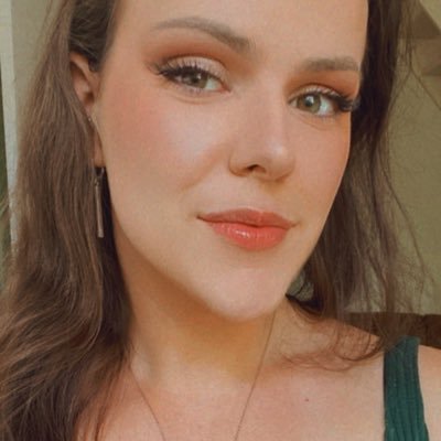 vivandthestars's profile picture. really into astrology and human design