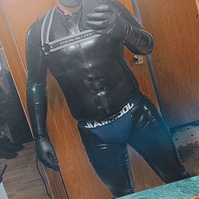 Just an Alt. account for other stuff just exploring my interests.

5 Foot 11
235 Pounds
Versish (Prefer Bottom 😅)