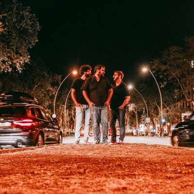 lagravetat's profile picture. Música d'arrel
🔸Pau Benítez (flabiol i tamborino)
🔸Blai Casals (acordió diatònic)
🔸Manu Sabaté (clarinet baix)

lagravetatdecoulomb@gmail.com