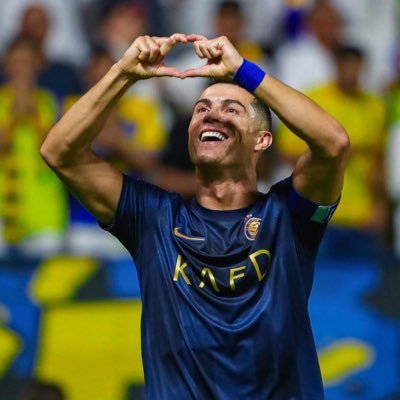 قالت من إنت ؟ وقلت مجموعة إنسان .. أشتاق باكر وأعطي أمسي حنيني. النصر عالمي💛💙