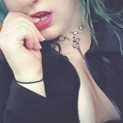 ā¢4'11ā¢Curveyā¢Bisexualā¢Polyā¢Sub leaning switchā¢Service Dommeā¢Exhibitionistā¢NOT SEXUAL in little spaceā¢Loves attention!
https://t.co/XRkBwJFJch