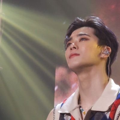 @offclASTRO Is my world
Rohaaaaa!!!!🌟💜
Wanna be my star? 🌟💜
☆Bbu Bbu☆