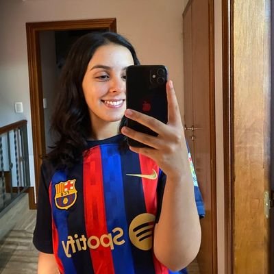 Estudiante de Periodismo 🎙️⚽

21 |🇦🇷|

Hablo de fútbol, pero principalmente del Barça 💙❤️