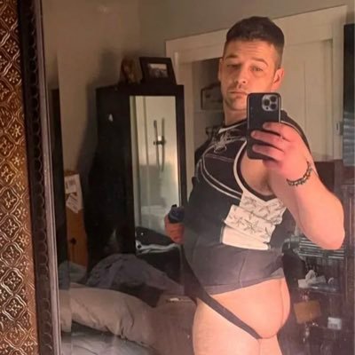 Masc thic btm 4 masc hung NOW. 👀  4 yungr guy who likes curvy w/ thick waist+pretty face. LIGHTEN UP! This should be fun. No games, tricks are for kids + pimps