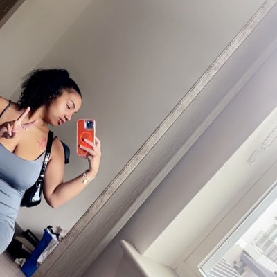 only_kaylla's profile picture. 