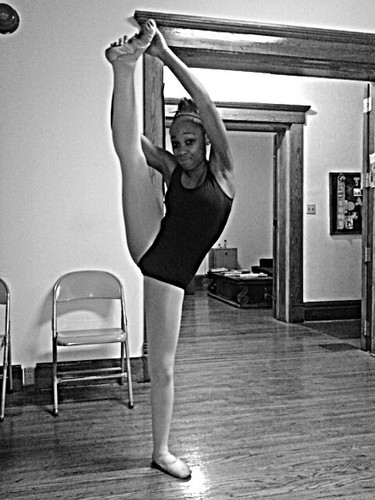 smilendDANCE_'s profile picture. Follow meeeee . ( ; im pretty cool  . & nice . dont test me though . haha . #teaminaRELATIONSHIP . @0dd_af i love himm . i do ballet btw . grr ;p