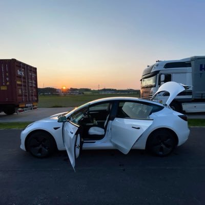 _Bob_Art_'s profile picture. Driving Renault Zoe Q210 + Tesla Model 3