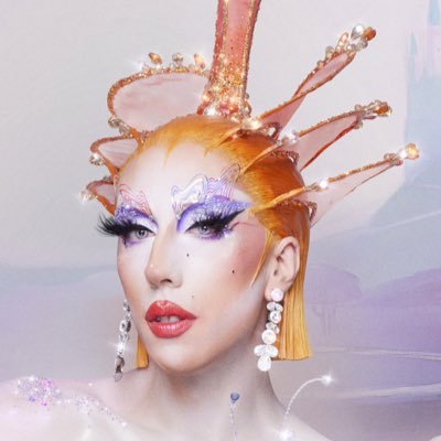 WINNER OF DRAG RACE FRANCE
Your comedy queen with good taste for fashion