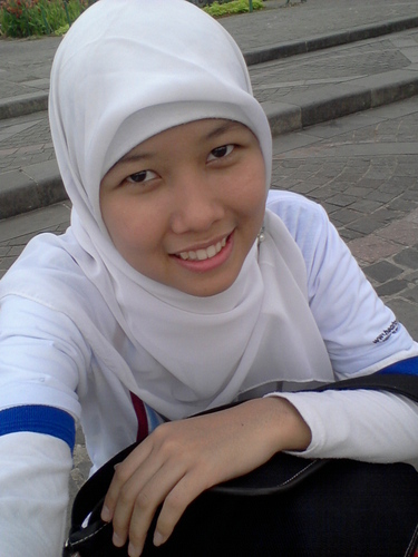 just waiting for the right guy ^^,..
hehe
