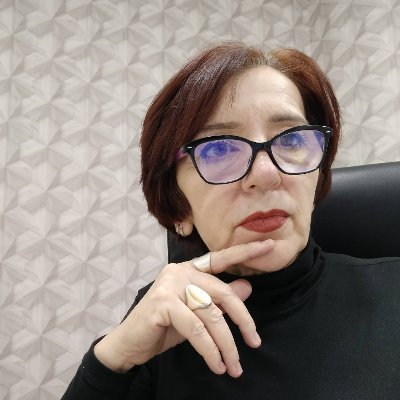 Dra. Cecilia Dávila. 
Medico Psiquiatra. Psicoterapeuta. 
Mujer. Madre. Humana.  
Contacto: psiquiatrizando@gmail.com