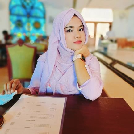 AwesomeAaisha's profile picture. MD scholar