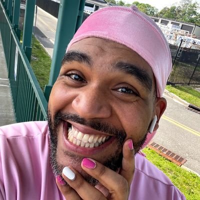 Host of The Kyle Petty Show 🎙️💜 • 1/3 of @StratChatPod 💙😎 • recurring on @TheRealityGuys 👋🏾🥳 • love is love 🫶🏾💖🥰